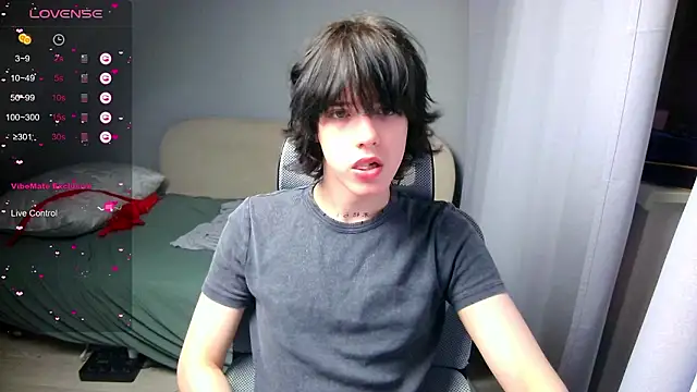 LeonBoykisser online show from March 2026 10:43:01 PM