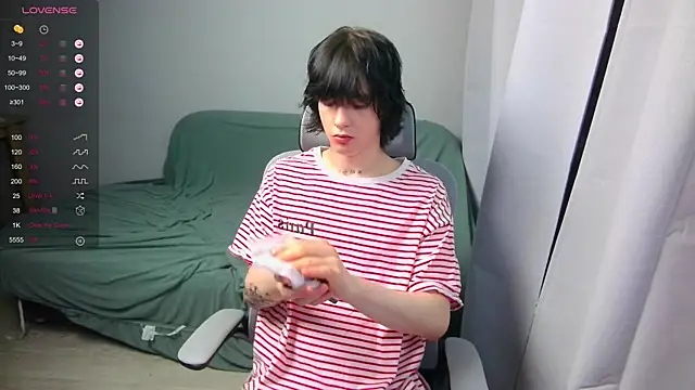 LeonBoykisser online show from March 2026 03:53:02 PM