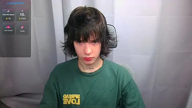 LeonBoykisser online show from May 2026 02:38:01 AM