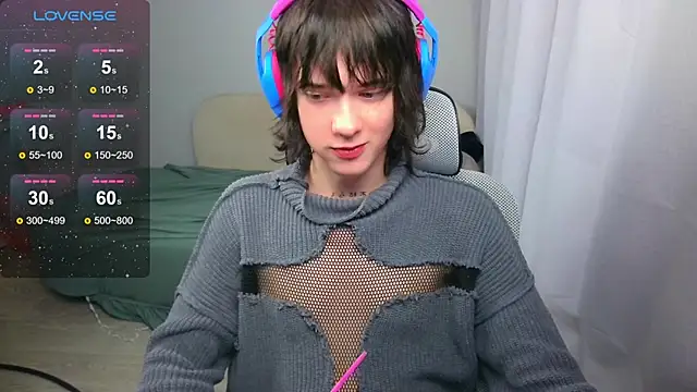 LeonBoykisser online show from May 2026 07:33:02 PM