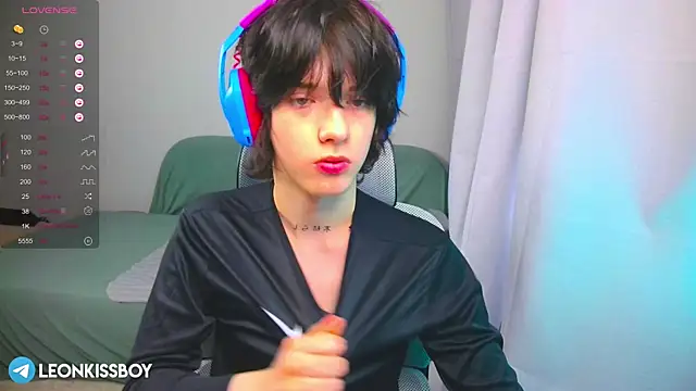 LeonBoykisser online show from March 2026 10:39:01 AM