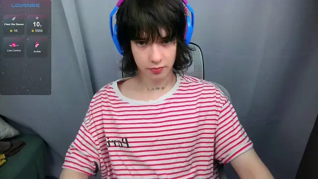 LeonBoykisser online show from May 2026 11:05:02 AM