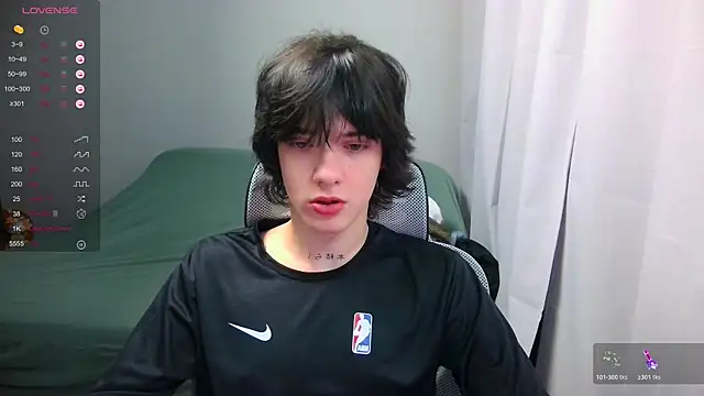 LeonBoykisser online show from March 2026 03:30:01 PM