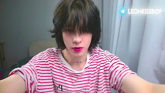 LeonBoykisser online show from April 2026 08:56:01 PM