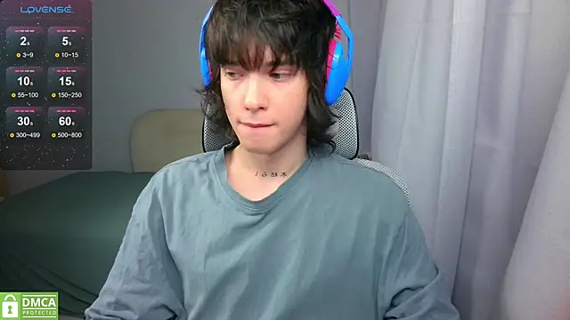 LeonBoykisser online show from May 2026 07:19:02 AM