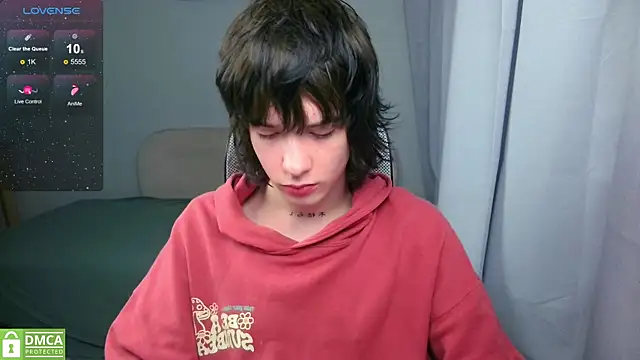 LeonBoykisser online show from May 2026 11:24:01 PM