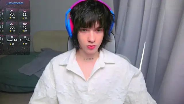 LeonBoykisser online show from April 2026 02:18:01 AM