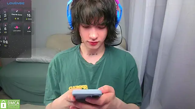 LeonBoykisser online show from May 2026 06:34:02 PM