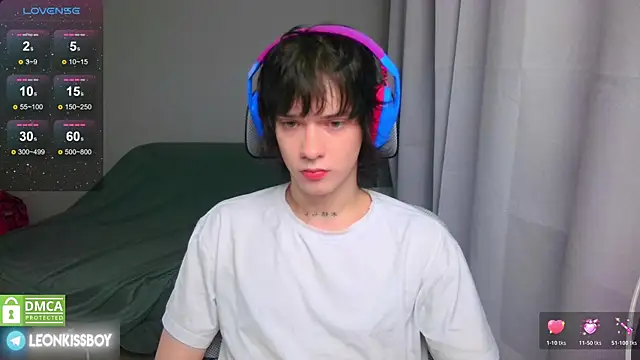 LeonBoykisser online show from April 2026 08:22:02 PM