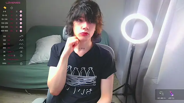 LeonBoykisser online show from March 2026 01:26:02 PM