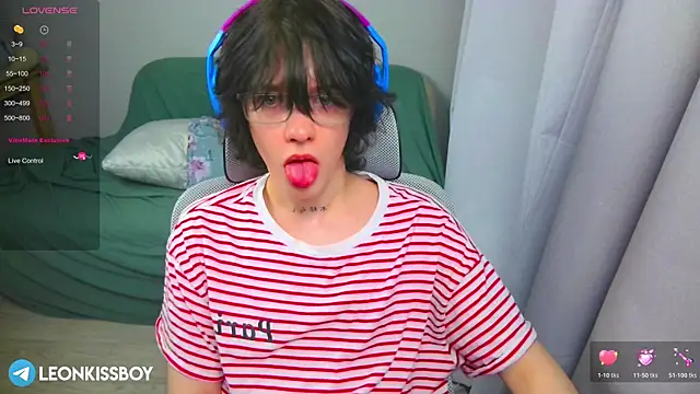 LeonBoykisser online show from April 2026 02:57:01 PM