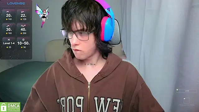 LeonBoykisser online show from May 2026 10:22:01 AM