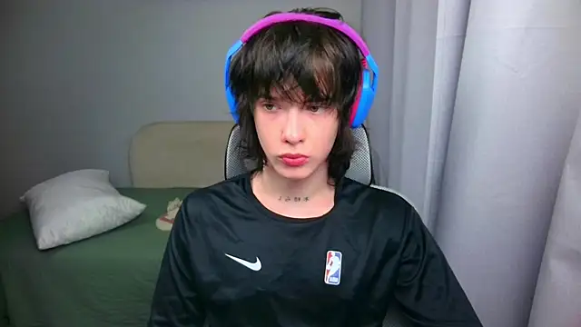 LeonBoykisser online show from June 2026 03:17:01 PM