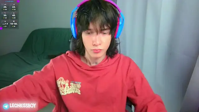 Snapshot of LeonBoykisser chatting on June 2026 02:44:02 PM LeonBoykisser online show from June 2026 02:44:02 PM