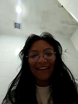 victoriia thompson online show from May 2026 04:03:01 AM