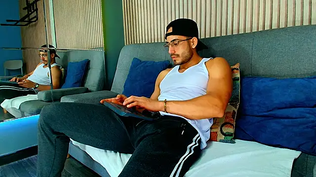 Vans Ross online show from February 2026 07:03:01 PM