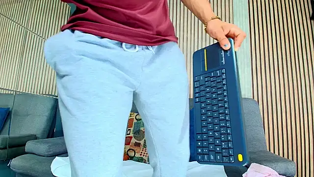 Vans Ross online show from February 2026 07:23:01 PM