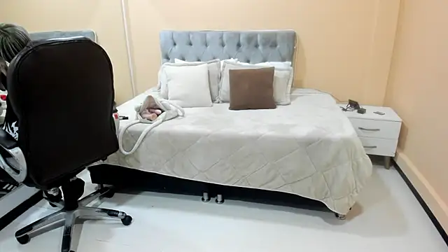 Bela Craxkerr online show from March 2026 11:50:01 AM