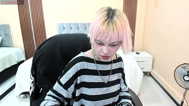 Bela Craxkerr online show from May 2026 12:59:02 PM