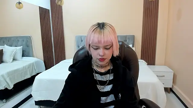 Bela Craxkerr online show from May 2026 12:47:02 PM