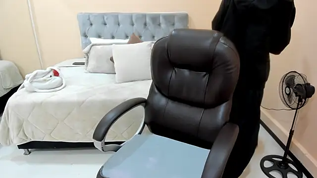 Bela Craxkerr online show from March 2026 12:46:01 PM