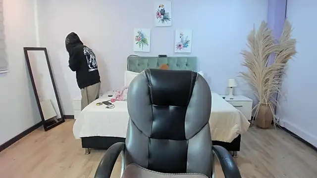 Snapshot of Bela_Craxkerr chatting on February 2026 12:45:01 PM Bela Craxkerr online show from February 2026 12:45:01 PM