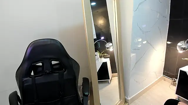 KomiCatt online show from March 2026 01:47:01 PM