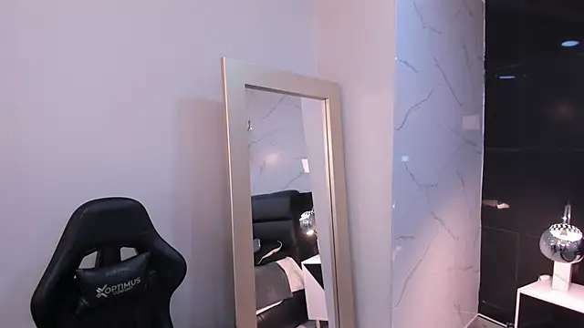 KomiCatt online show from March 2026 12:28:01 PM