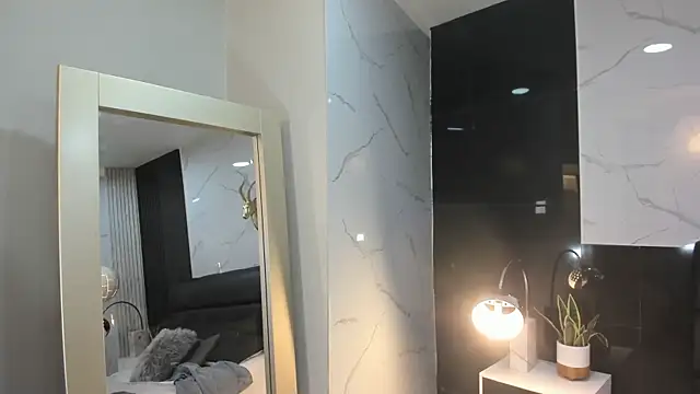 KomiCatt online show from April 2026 12:17:01 PM