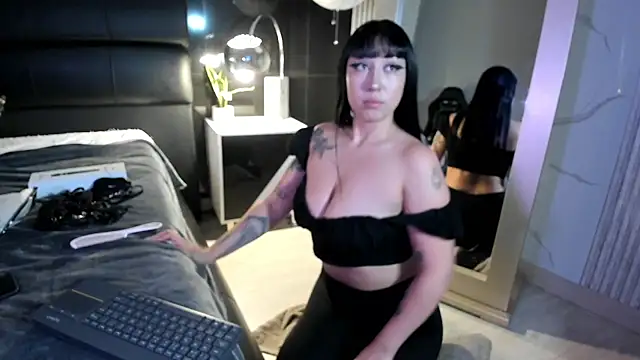 KomiCatt online show from February 2026 12:02:02 PM