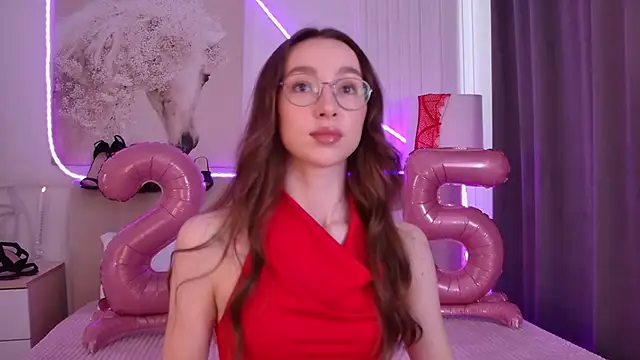 Snapshot of Emily_Simon chatting on June 2026 06:44:02 AM Emily Simon online show from June 2026 06:44:02 AM