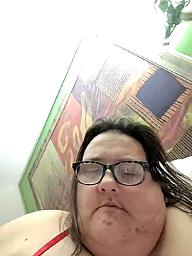 luvbug28 online show from March 2026 10:04:02 PM