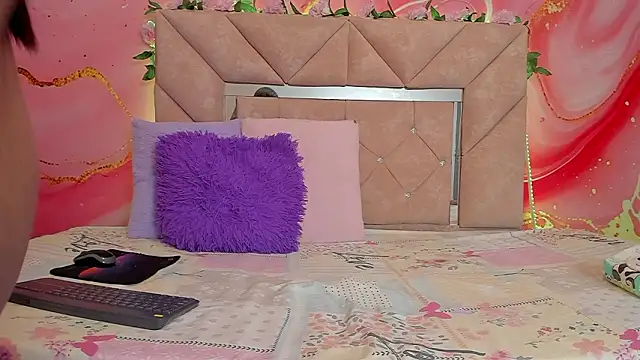 sweet  luna   online show from February 2026 11:01:01 AM