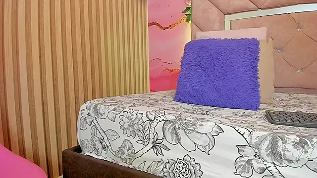 sweet  luna   online show from April 2026 11:01:01 AM