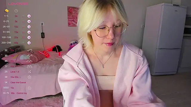 Allettaevee online show from April 2026 01:34:01 AM