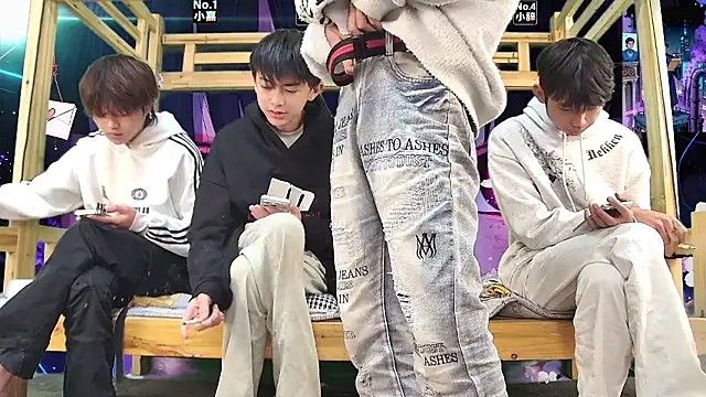 xiaohuangren01 online show from March 2026 12:00:02 PM