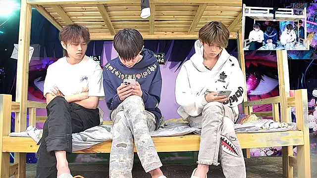 xiaohuangren01 online show from February 2026 02:00:02 AM