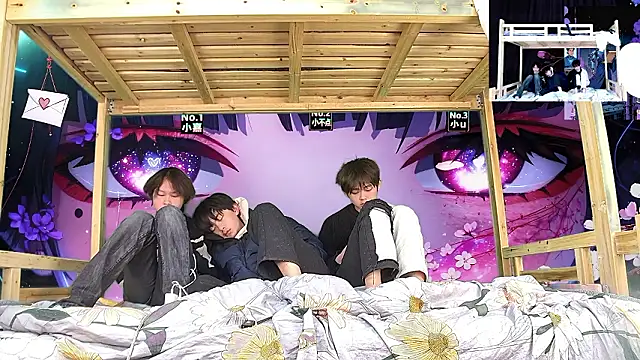 xiaohuangren01 online show from February 2026 01:32:02 PM