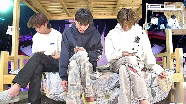 xiaohuangren01 online show from March 2026 03:07:01 AM