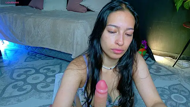 Noaah25  online show from May 2026 03:43:02 AM