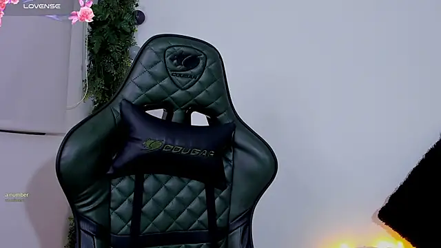 Noaah25  online show from April 2026 04:19:02 AM