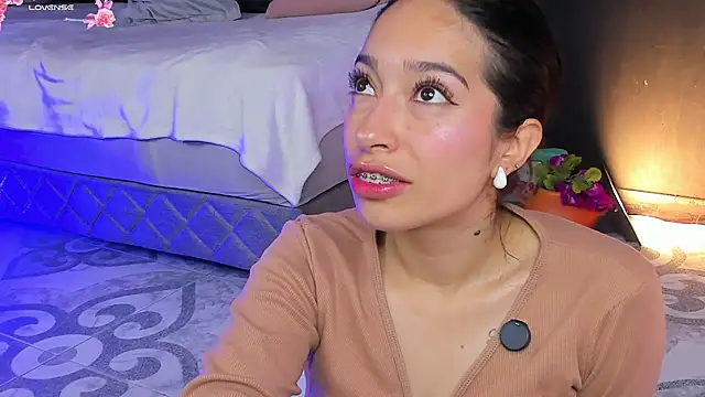 Noaah25  online show from March 2026 04:07:02 AM