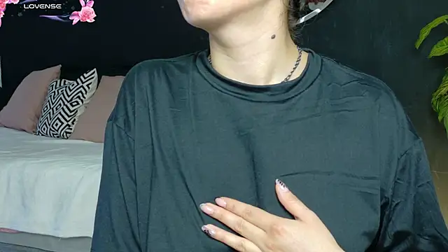 Noaah25  online show from April 2026 03:20:02 AM