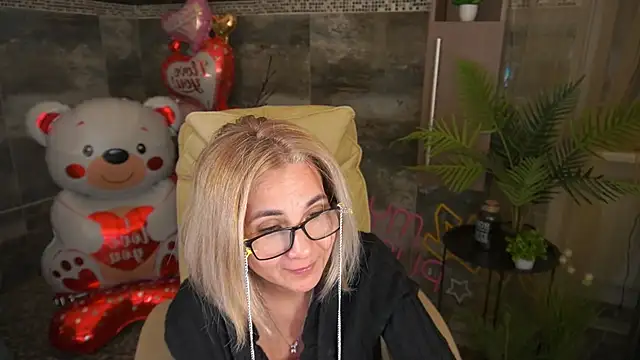 Snapshot of MiaRossy chatting on February 2026 12:02:02 PM MiaRossy online show from February 2026 12:02:02 PM