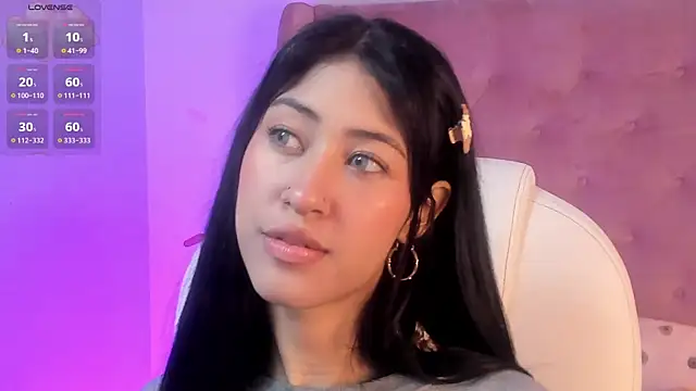 Snapshot of internett_sweetheart chatting on February 2026 05:26:02 AM internett sweetheart online show from February 2026 05:26:02 AM