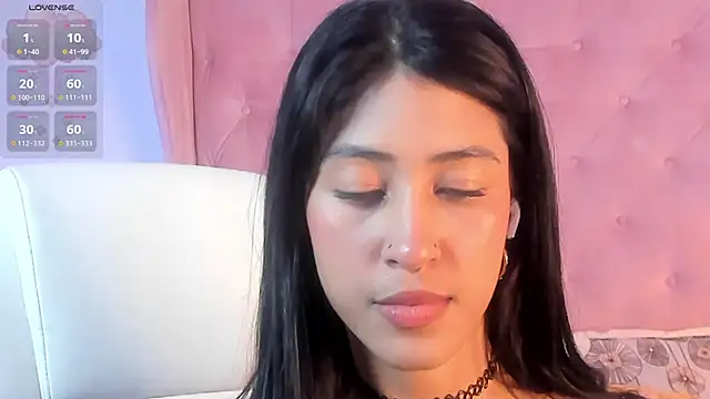 Snapshot of internett_sweetheart chatting on March 2026 04:53:02 AM internett sweetheart online show from March 2026 04:53:02 AM