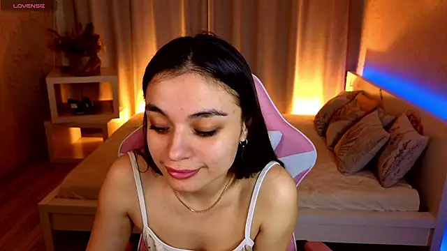 Snapshot of Kim_Bless chatting on April 2026 02:02:02 AM Kim Bless online show from April 2026 02:02:02 AM