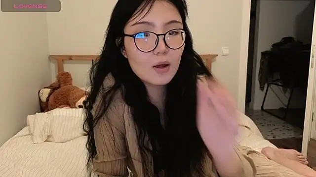 nullgirl online show from May 2026 11:30:01 PM