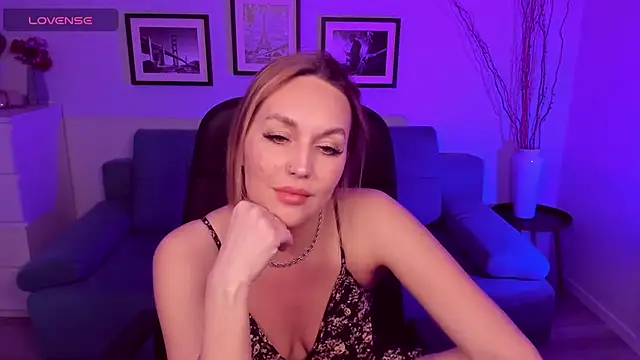 Snapshot of EvieMagical chatting on April 2026 07:20:01 PM EvieMagical online show from April 2026 07:20:01 PM
