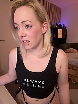 Snapshot of Lea-Kirsch chatting on March 2026 06:36:02 AM Lea-Kirsch online show from March 2026 06:36:02 AM